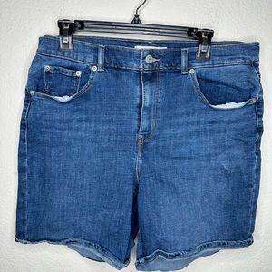 Levi’s Women’s Size 31 Blue Denim Stretch Medium Wash Classic Jean Shorts Red Ta
